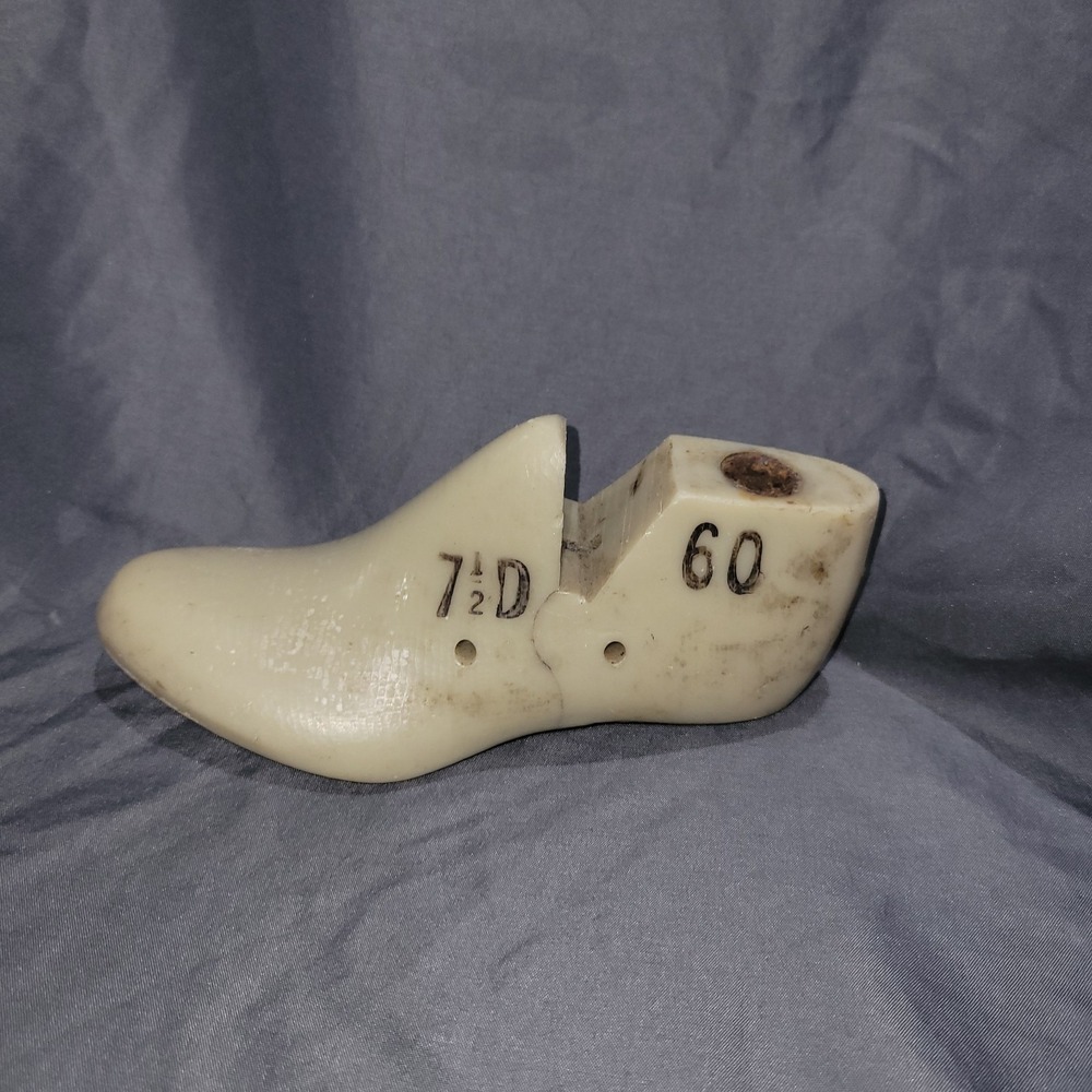 Vintage Left shoe lasts sz 7 1/2 D marked 60 Volcan WR